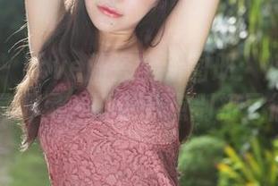 美媛馆 – Love陆瓷全新图册：姐姐在天边晃呀晃，好像有点别扭又很美