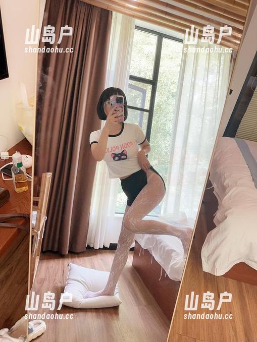 微密圈 - 胜利的小生活，蝴蝶白丝写真精选，这些搭配就不是普通的美啊！