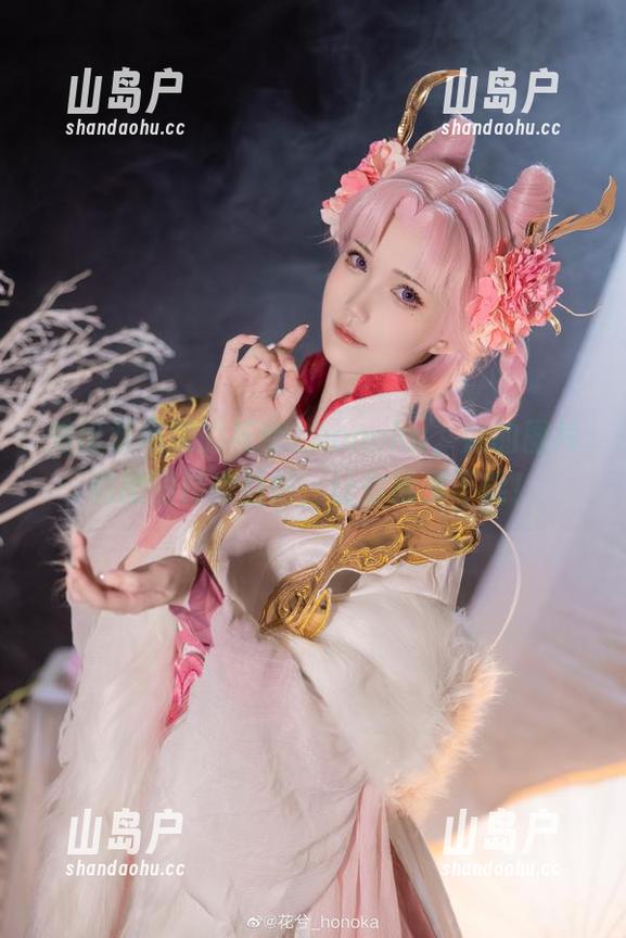 花兮_honoka 秀出双马尾的花兮_honoka,她的图片和原图相得益彰,让你欲罢不能!