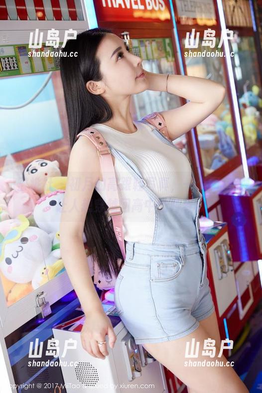蜜桃社 - 初月的高跟鞋写真，一个图包就让人想穿越回高中的青春！
