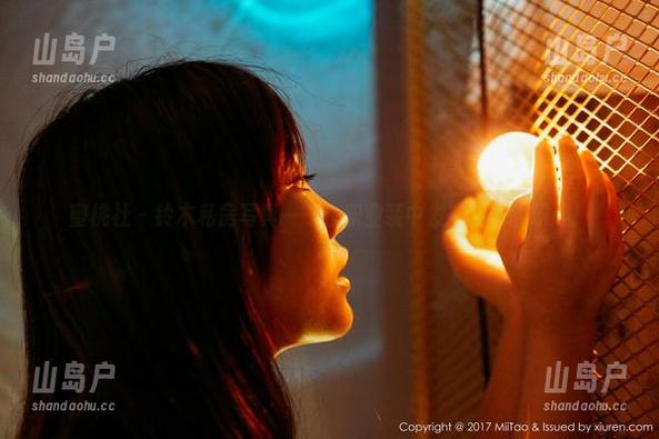 蜜桃社 - 铃木私房写真——在职业装中发掘工作的乐趣！