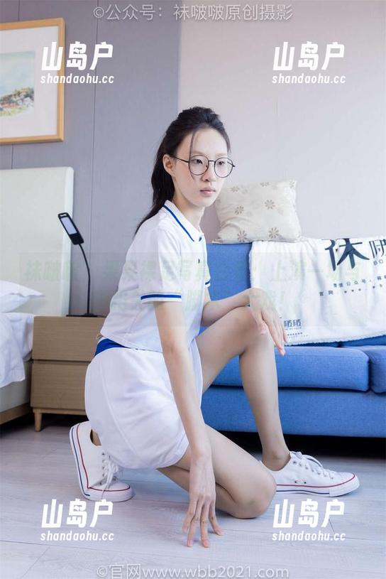 袜啵啵-果果 袜啵啵 - 果果裸足写真合集:上演一场与脚相关的“脚本”大戏!