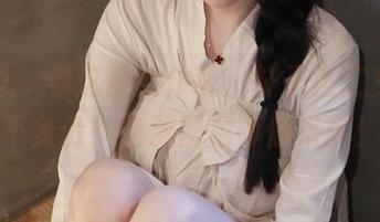 微密圈 – 看这身女仆装，轩子巨二兔完全不负责！免费图包等你来拿！