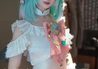 月下散步遇迷失人形QUQ，分享我的轻松写真：期待得到更多的点赞！