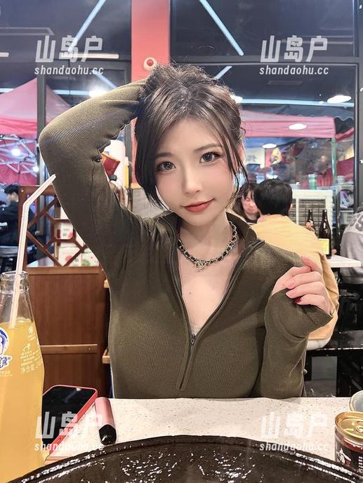 微密圈 - 陈妮妮UNI的长腿写真，难道是踩着云彩拍的原图吗？！