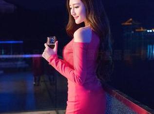 青豆客 – 欧尼anne吊带新写真，照片里藏着一季的懒散和阳光