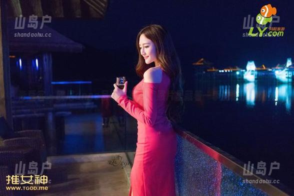 青豆客-欧尼anne 青豆客 - 欧尼anne吊带新写真,照片里藏着一季的懒散和阳光
