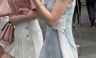 魔镜街拍 – 曼曼黑丝合集：好像不穿黑丝就会被冷落？