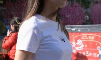 魔镜街拍：连身裤的超薄肉丝秀，图库里等你来挑逗视线！